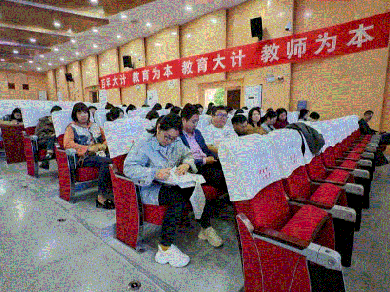 綿陽南山中學(xué)實驗學(xué)校高2023級召開10月份月考成績分析會